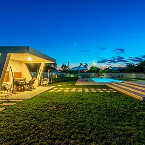 S&i Peaceful With Pool & Jacuzzi Galovac (Zadar)
